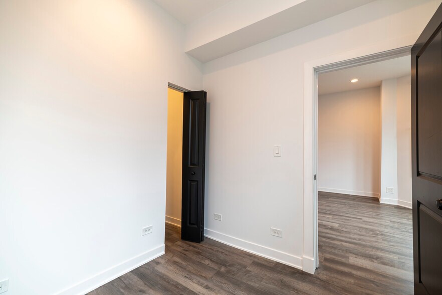 Building Photo - 905 S Miller St