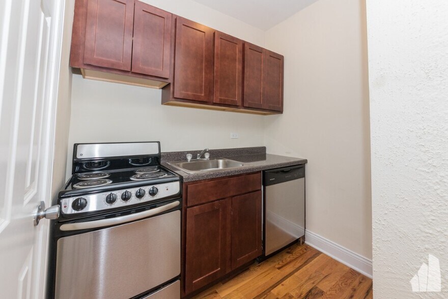 Building Photo - 563 W Arlington Pl