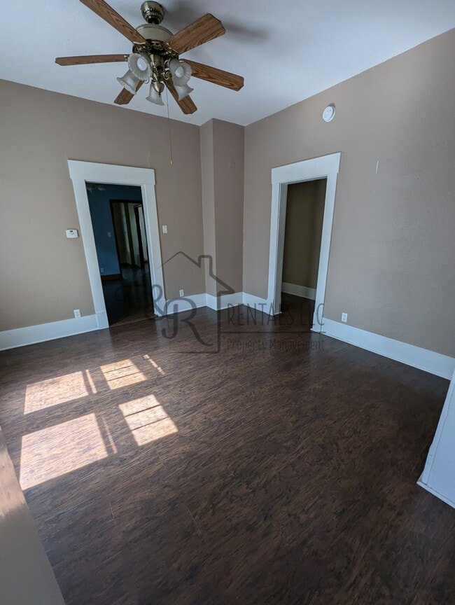 Building Photo - 115 W Monroe St