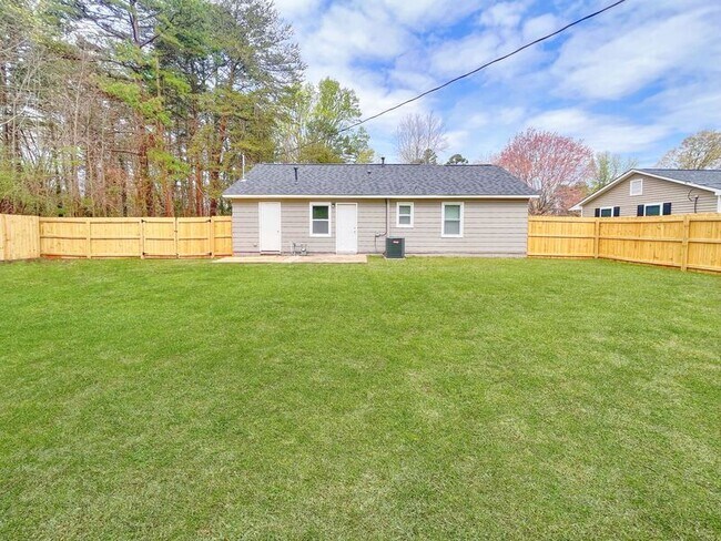 Building Photo - 1011 Dedmon Dr