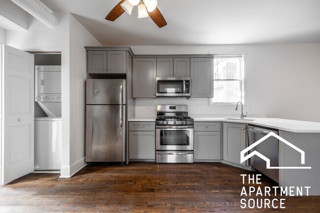 Building Photo - 3135 N Oakley Ave