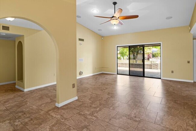 Building Photo - Your Oasis Awaits!