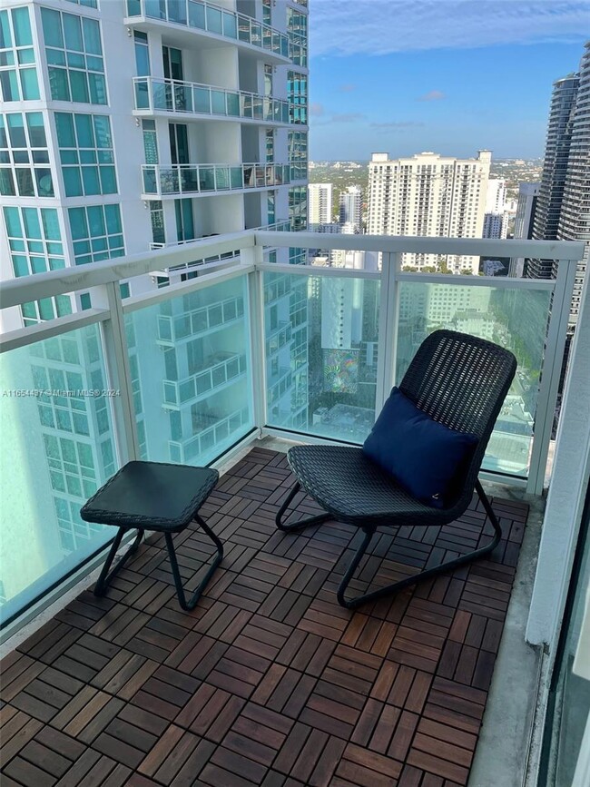 Building Photo - 950 Brickell Bay Dr