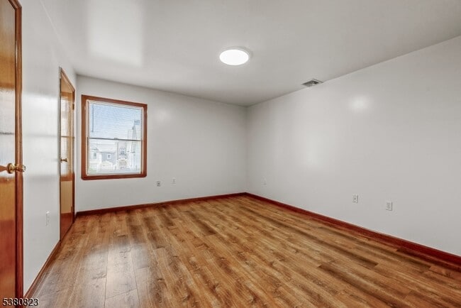 Building Photo - 939 Grove St