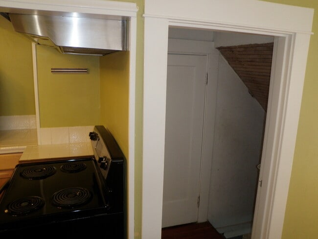 Building Photo - 5046 NE Mallory Ave