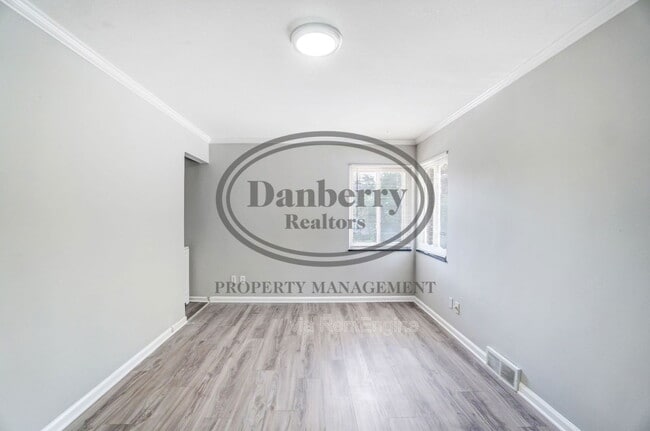 Building Photo - 1133 N Byrne Rd