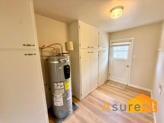 Building Photo - Freshly Renovated 3-Bedroom, 1-Bath Duplex in Ashland