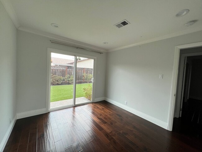 Building Photo - 3 bed/2 bath Jose Home Near HW 85 at Almad...