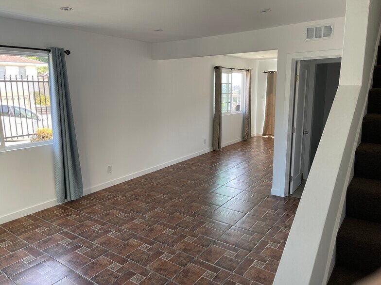 Living area - 2716 Via Paseo