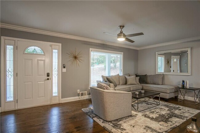 Building Photo - 2640 Casher Dr