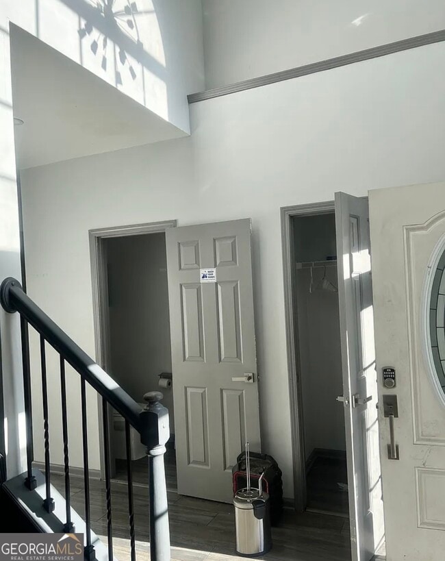 Building Photo - 3335 Prairie Dr