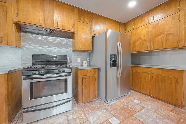 Building Photo - 5238 Beechnut St