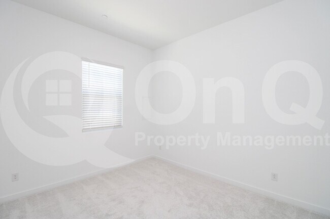 Building Photo - 3871 E Rainbow Dr