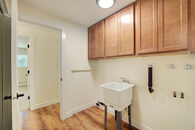 Building Photo - 3bd/2ba Issaquah House