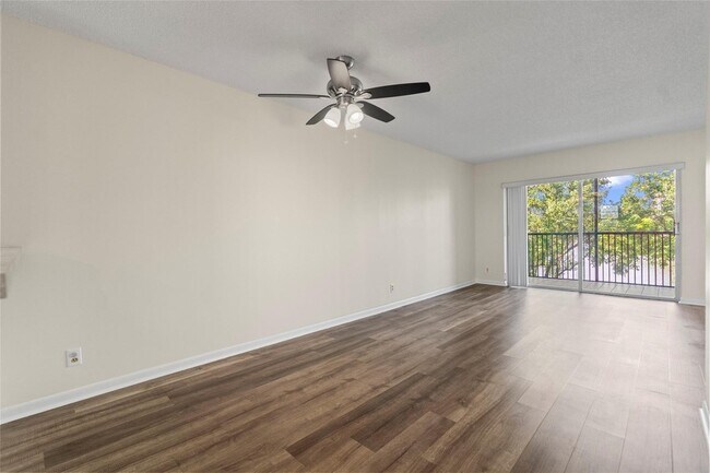Building Photo - 2226 N Cypress Bend Dr