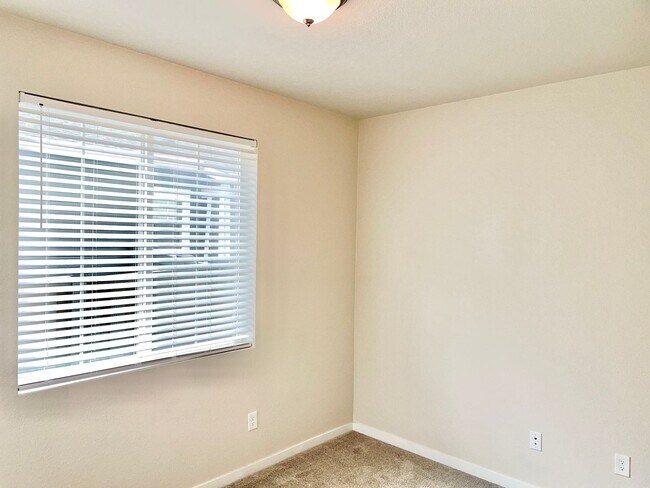 Building Photo - 5829 Spring Breeze Dr