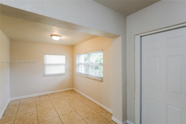 Building Photo - 5288 N Andrews Ave