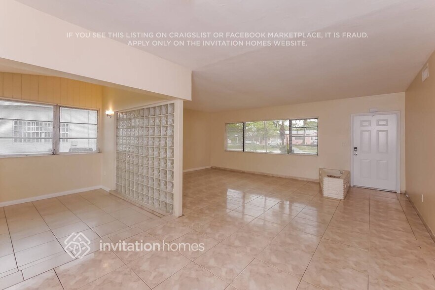 Building Photo - 510 NE 172nd St