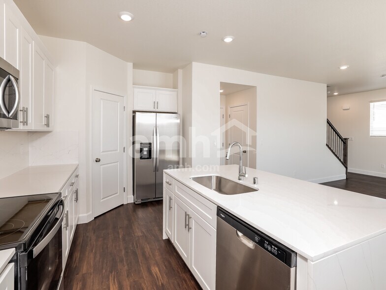 Building Photo - 6500 Enlightenment Dr