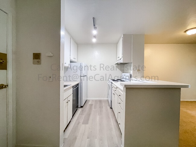 Building Photo - 250 Whitmore St