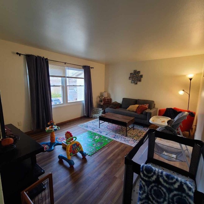 Livingroom - 628 E Monroe Ave