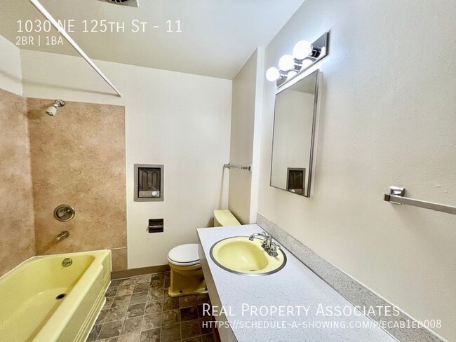 Building Photo - 1030 NE 125th St