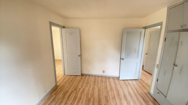 Building Photo - 577 NW T St