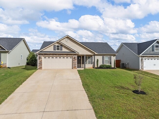 Building Photo - 3BR/2BA Inman Gem with Pool Access & Firep...