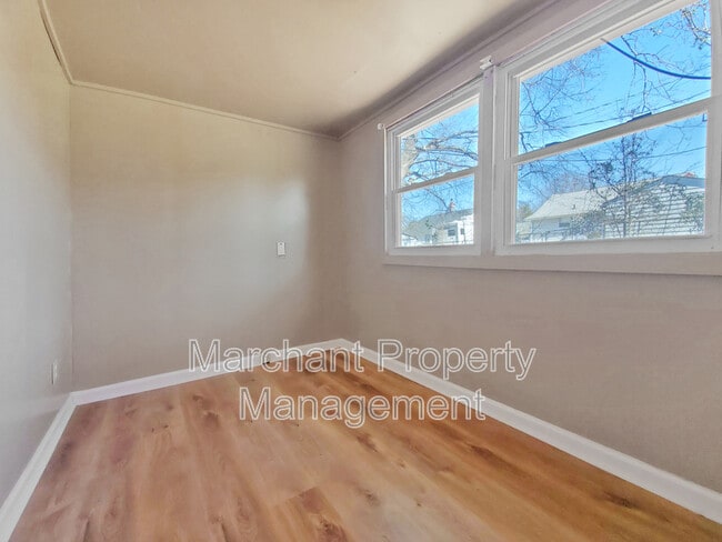 Building Photo - 8 Pettee St