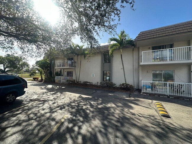 Building Photo - FAST APPROVAL !  1 bed 1 bath at green tee...
