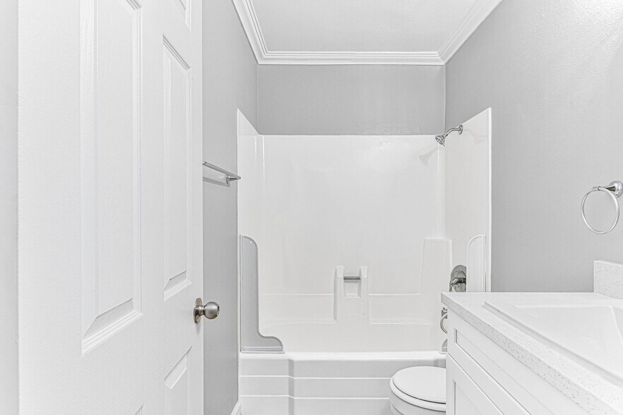 Building Photo - 1826 Cerritos Ave