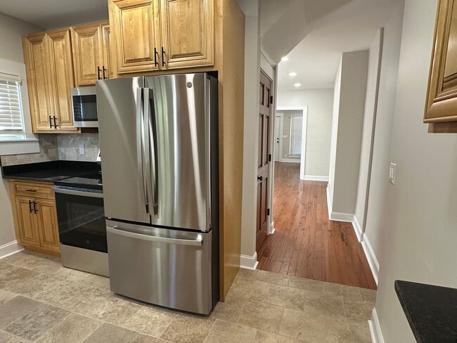 Building Photo - A newly updated 3 bedroom in Old North!