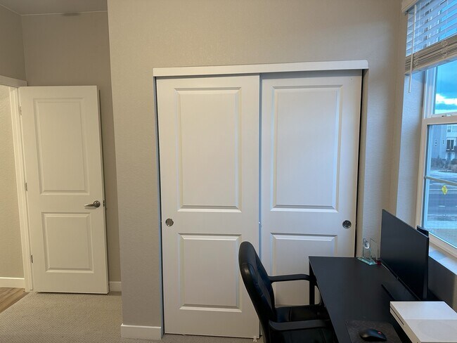 Building Photo - 1566 W 67th Dr
