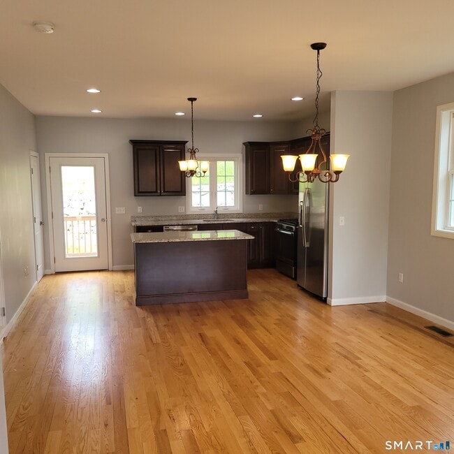 Building Photo - 19 Oak Meadows Dr