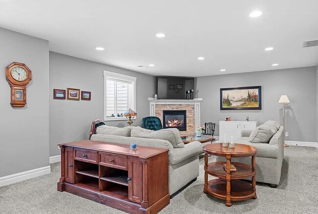 Building Photo - Beautiful Custom Home