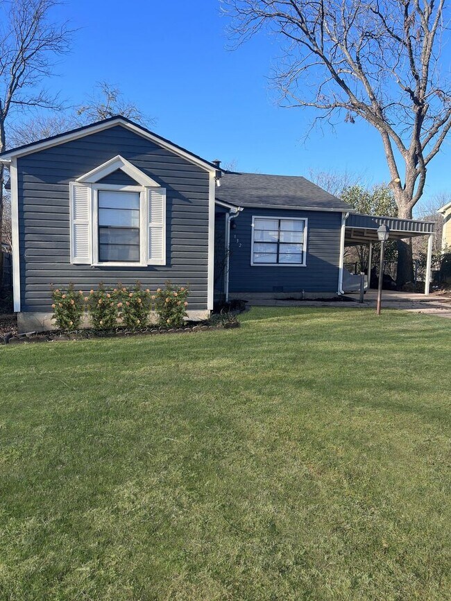 Building Photo - 3 Bedroom Charmer in the Heart of Burleson – Walk to Downtown!