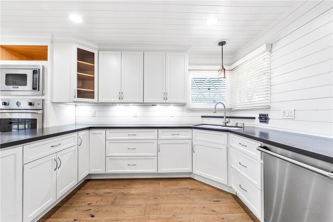 Building Photo - 1281 La Colina Dr