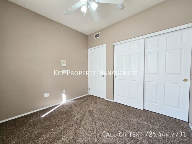 Building Photo - 3 BEDROM TOWNHOME IN THE NORTHWEST WITH AT...