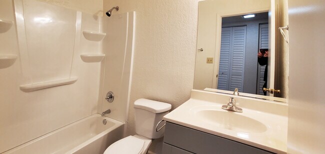 Building Photo - 3101 Garden Cir