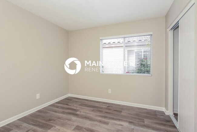 Building Photo - 4 Bedroom Pet-Friendly Home in PHOENIX, AZ with Main Street Renewal