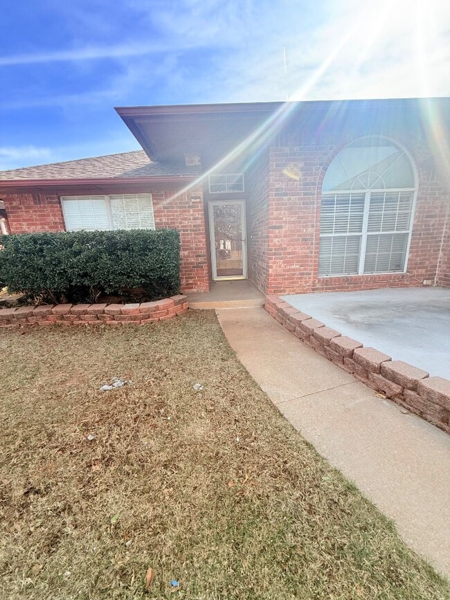 Building Photo - 1016 Westbury Terrace