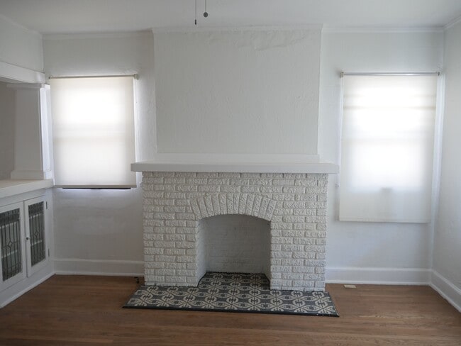 Building Photo - 1703 E Rio Grande Ave