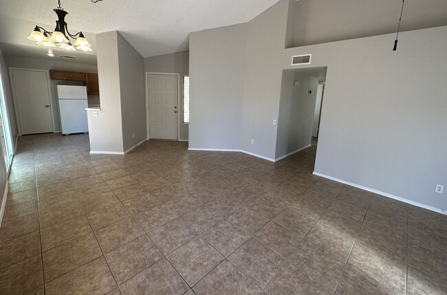 Building Photo - 3 Bedroom Home in Twelve Oaks II Community...