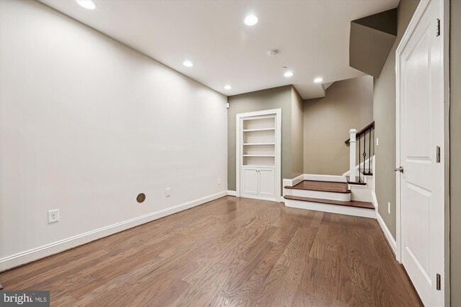 Building Photo - 448 Salk Cir