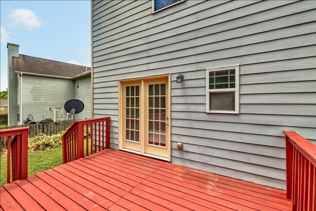 Building Photo - Welcome to this stunning 4-bedroom, 2.5-ba...