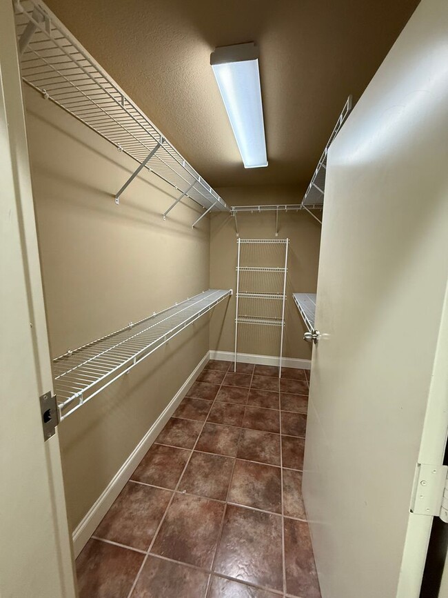 Building Photo - 2520 Granite Pointe