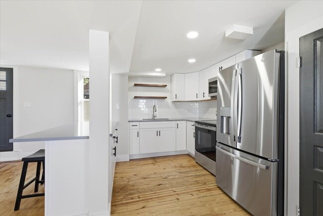 Building Photo - 305 W Broadway