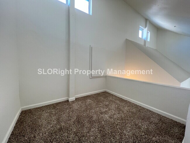 Building Photo - AVAILABLE AUGUST - Upstairs San Luis Obispo Condo - 2 Bedroom / 1 Bathroom