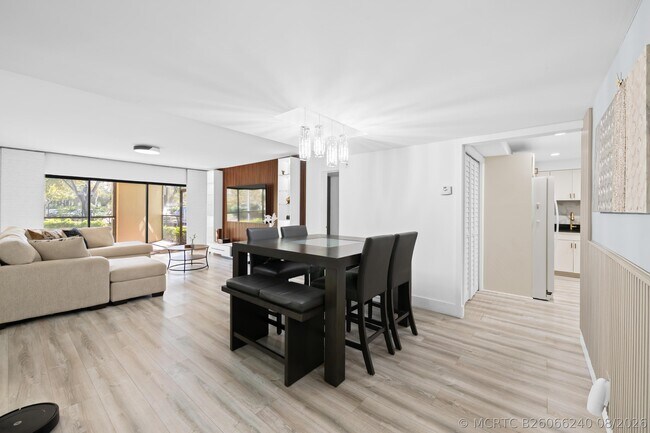 Building Photo - 491 Racquet Club Rd