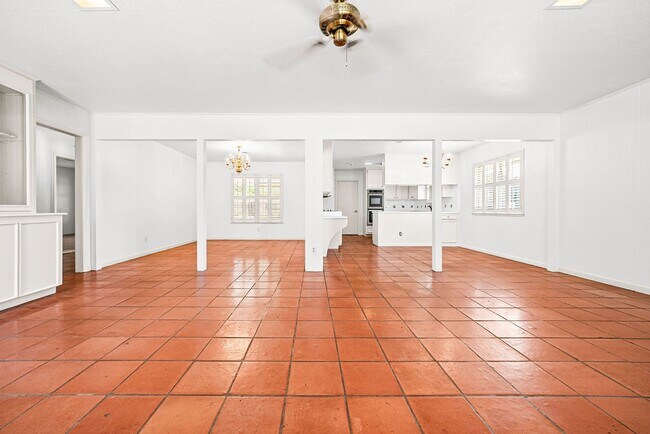 Building Photo - 630 Bradshaw Dr